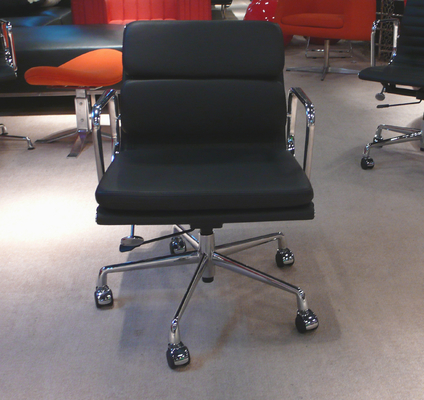 China Mid Century Replica Modern Classic Office Chair With Footrest Swivel Function supplier