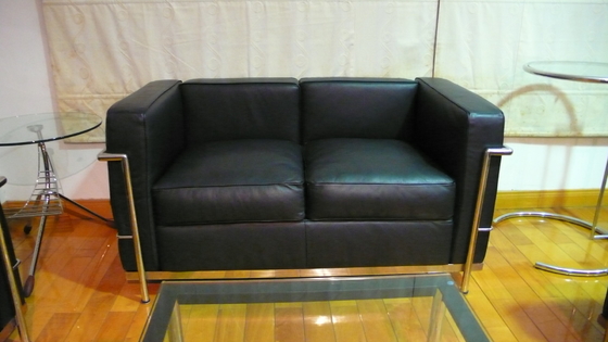 China 2 Seats LC2 Modern Classic Sofa Genuine Leather American Style Black supplier